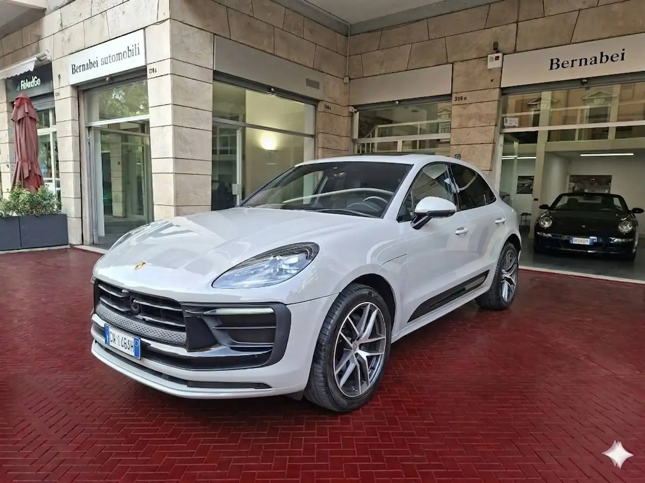 Porsche Macan 2023 - Photo 1